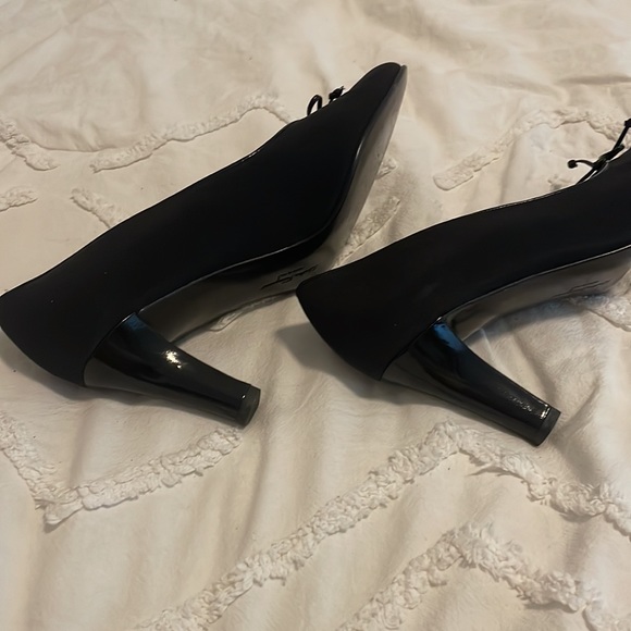 Salvatore Ferragamo black heels round toe - Picture 3 of 4